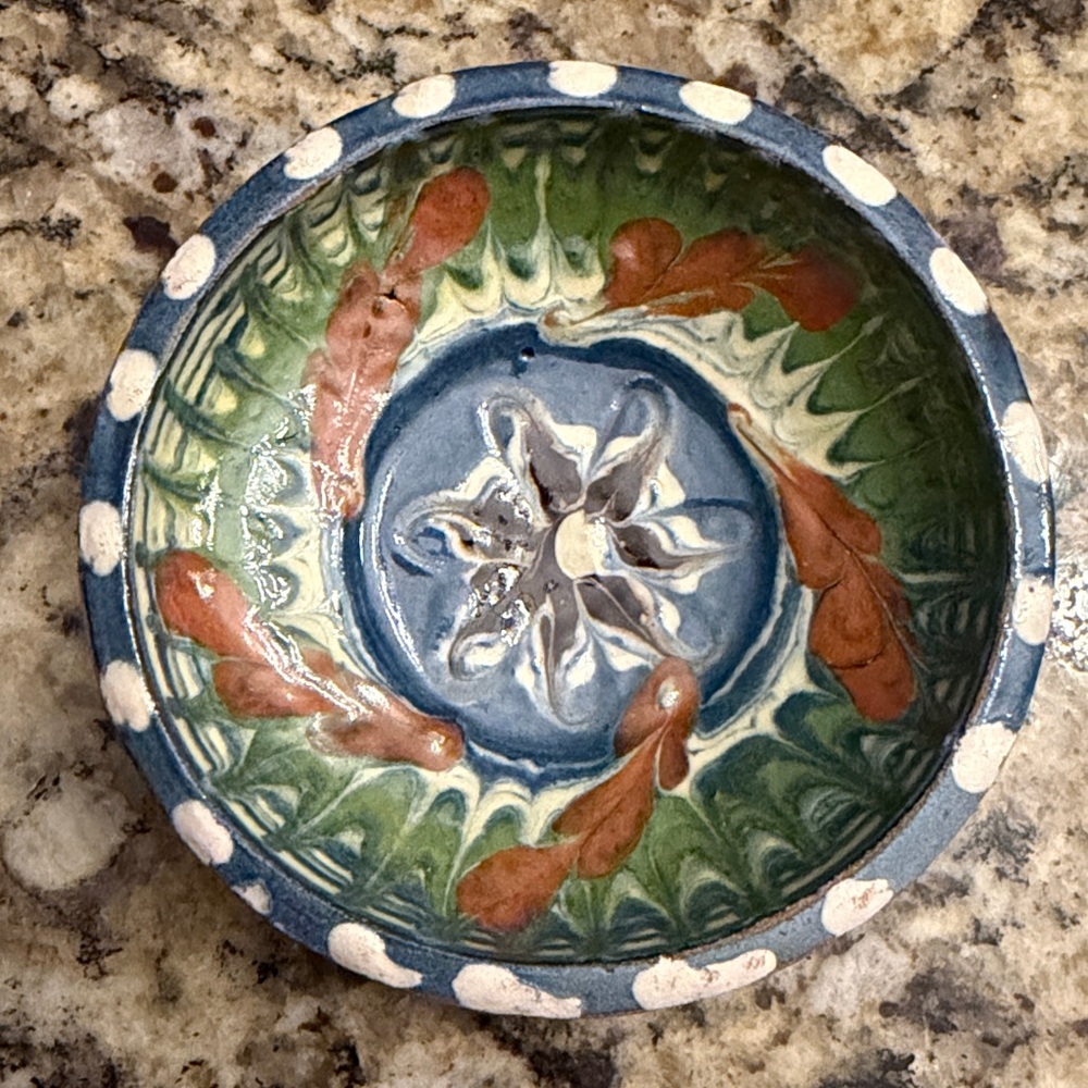 Set of 3 Hand-Painted Ceramic Stackable Mini Bowls - Picture 7 of 8